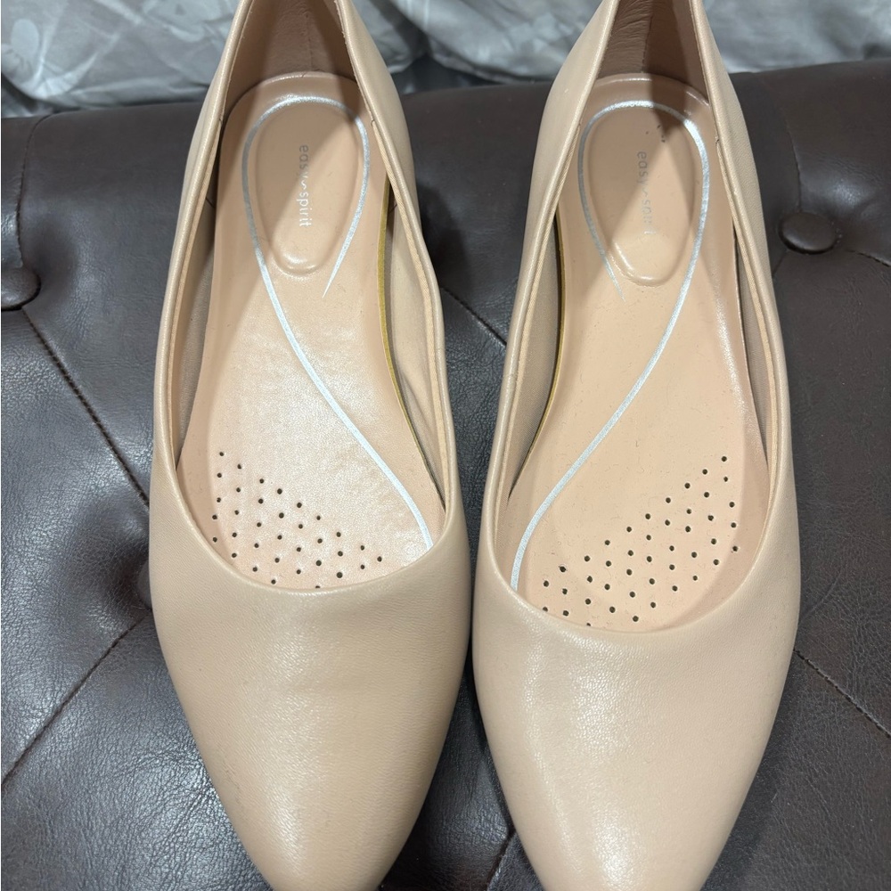 Easy Spirit Women's Beige Pointed-Toe Flats